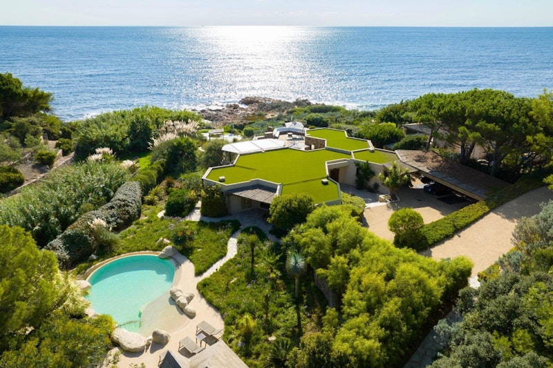 Golden Coastline Retreat main image