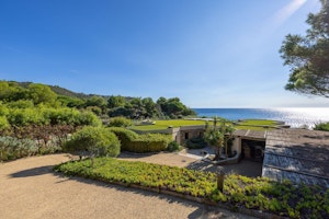 Golden Coastline Retreat image 15