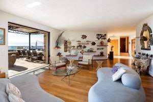 Golden Coastline Retreat image 8