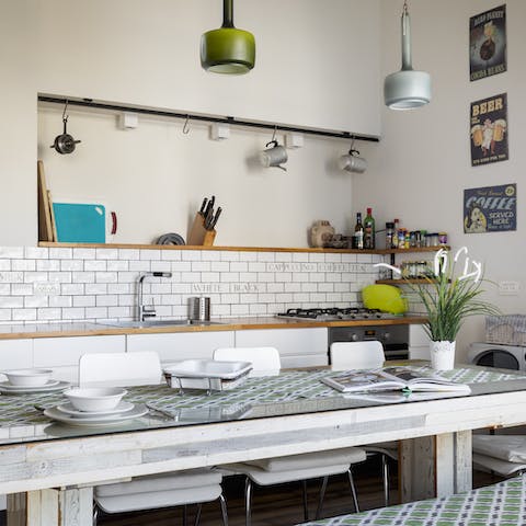 Cook and eat together in the stylish kitchen area