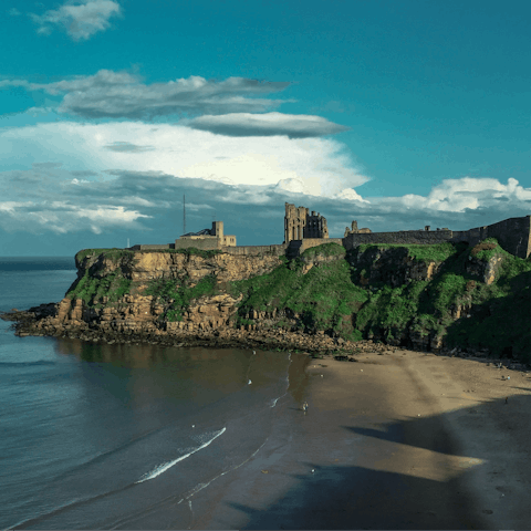 Stay just a twenty-minute away from Tynemouth Castle