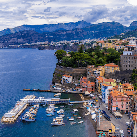 Find the beautiful coastal town of Sorrento 4km away