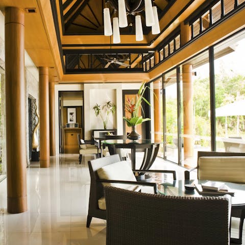 Plan your outings in this light-filled living space before eating in one of the resort restaurants