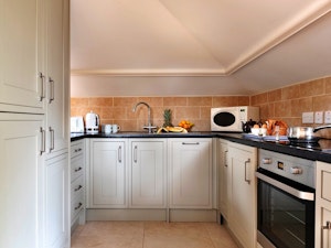 Colourful Kingham image 10