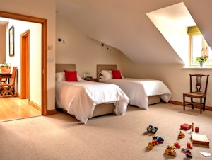 Colourful Kingham image 6