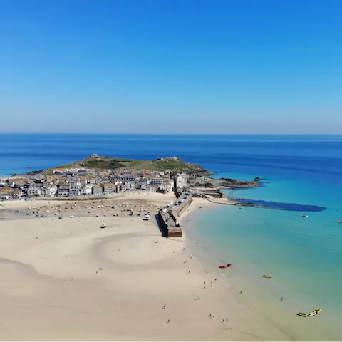 Embrace the refreshing spirit of seaside living from St Ives