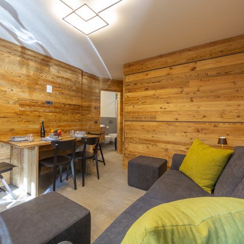 Relax in the traditional wood-panelled interior of your moutain apartment