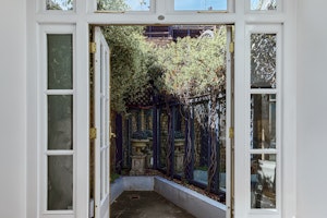 Elegant Kensington image 13