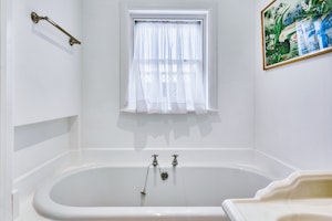 Elegant Kensington image 11
