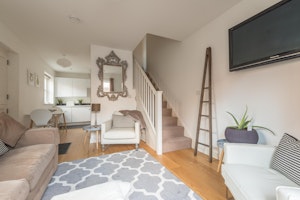 Good Mews image 7