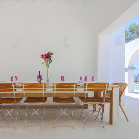 Organise delicious feasts for your family and friends in the outdoor dining area 