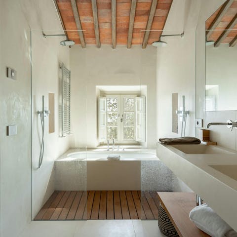 End the night with a long soak in en-suite bathrooms