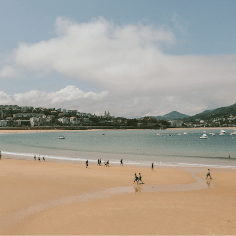 Stroll over to the beach of La Concha in just five minutes