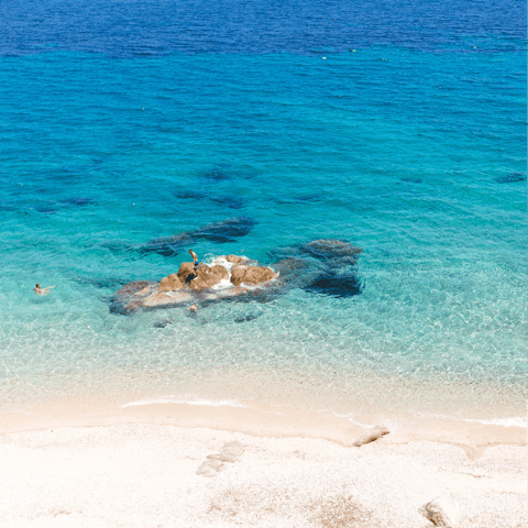 Experience Agios Lazaros, home to the famous Psarou Beach and cosmopolitan Mykonos Town
