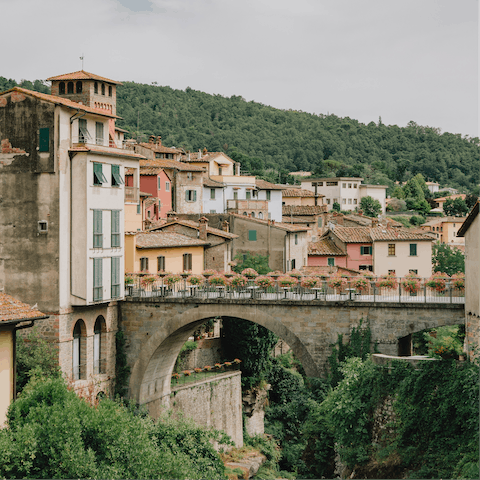 Make the fifteen-minute drive to Arezzo for a day trip
