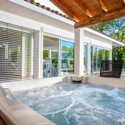 Sit back and unwind in the shaded private Jacuzzi