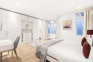 Elegant London image 12