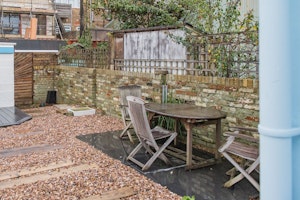 The Artist's Abode image 12