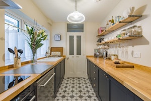 The Artist's Abode image 6