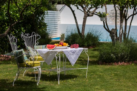 Enjoy a delicious alfresco breakfast in the sunny garden