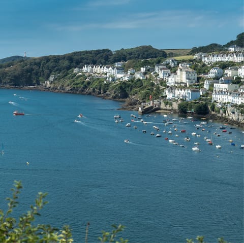 Take the Polruan Ferry from the nearby harbour to chic Fowey in under fifteen minutes
