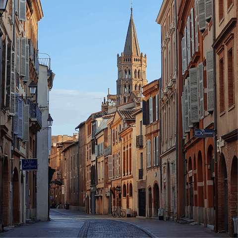 Explore the charming streets of Capitole, a leisurely walk or a quick metro ride away
