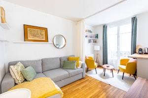 Cosy Parisian Oasis image 9