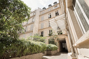Boulevard Chic image 12