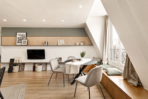 Boulevard Chic image 3