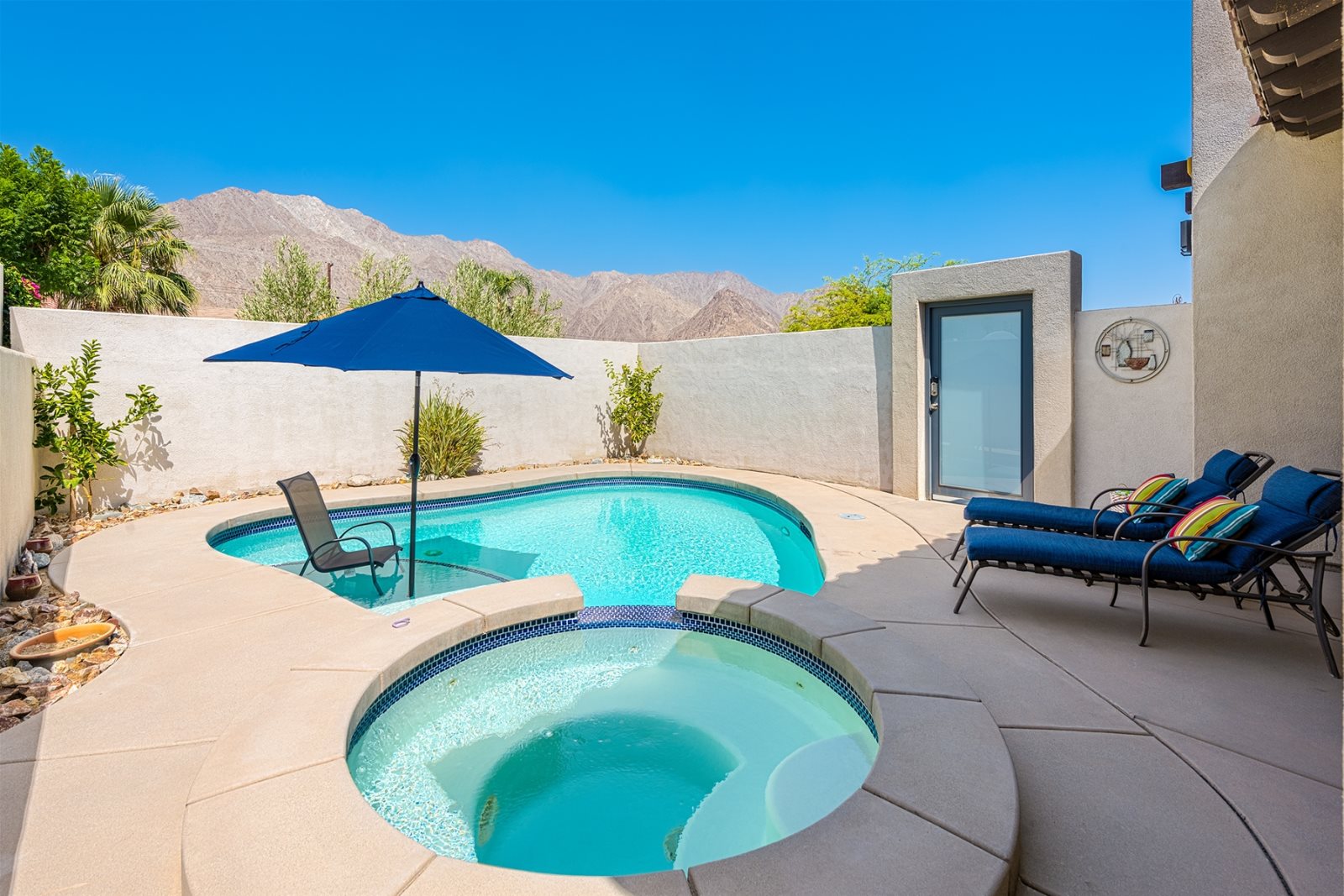 Mariposa Lily La Quinta, California, United States Venue Report