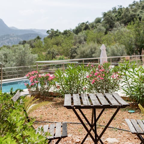 Enjoy your morning coffee with beautiful mountain views from the garden