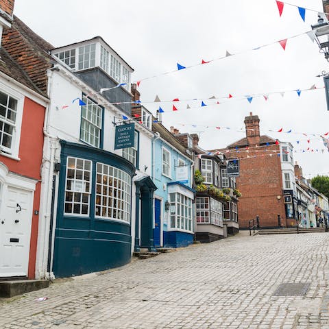 Get out and explore the local town of Lymington – this vibrant Georgian market town is one of the best places to live in the UK, and it's less than a ten-minute drive
