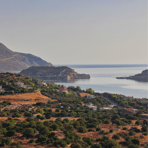 Enjoy the spectacular scenery, local flavours and rich history of Crete