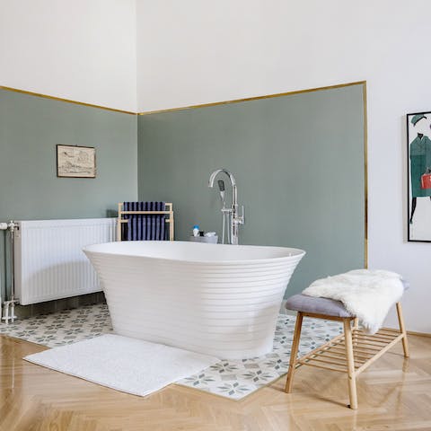 Relax after a long day on your feet with a soak in the sumptuous free-standing bath