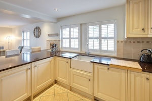 Wisteria Lane image 7
