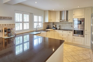 Wisteria Lane image 6