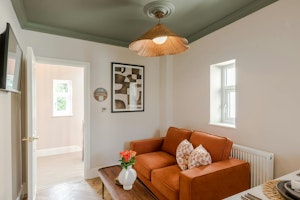 Chic Clifton image 7