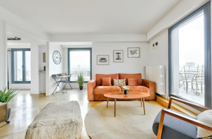 The Elegant Residence image 4