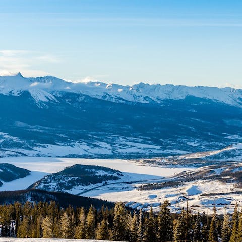 Access the world-class ski resorts of Summit County 