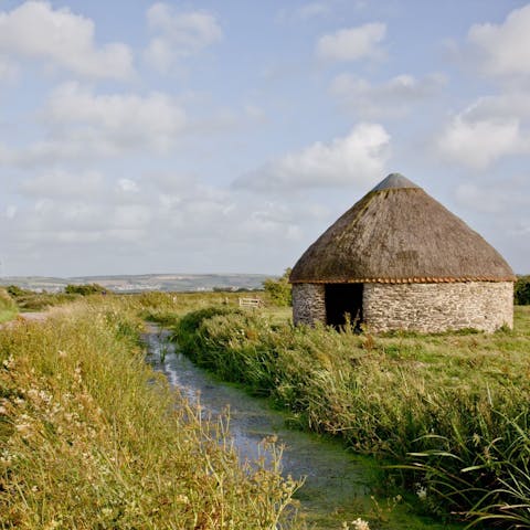 Go hiking through the idyllic Devon countryside, with public footpaths within walking distance