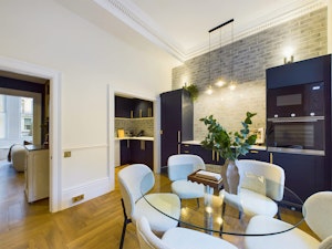 Knightsbridge Elegance image 15