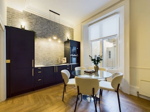 Knightsbridge Elegance image 13