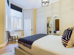 Knightsbridge Elegance image 12
