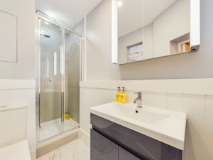 Knightsbridge Elegance image 8