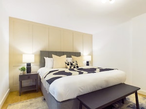 Knightsbridge Elegance image 2