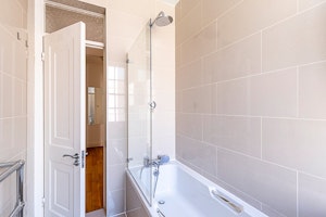 Queensway Oasis image 4
