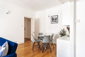 Queensway Oasis image 3