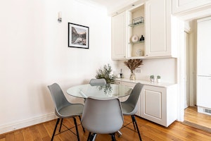 Queensway Oasis image 2