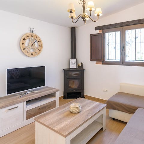Snuggle up on the sofa with the fireplace crackling away in the background