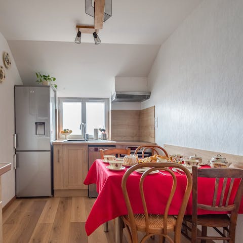 Try your hand at rustling up some good French food in the cosy, fully-equipped kitchen